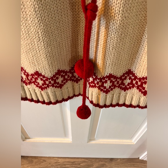 Sweater mini dress cream with red Pom Pom tie and ski  pattern Size medium - Picture 3 of 4